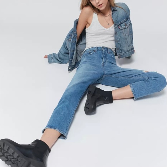 Levi’s Wedgie Straight Jeans - Picture 2 of 5